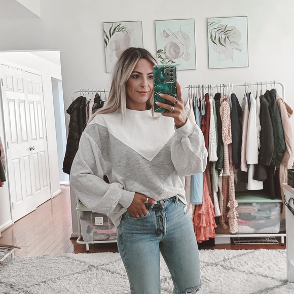 Abercrombie & Fitch Tops - Abercrombie and Fitch colorblock sweatshirt